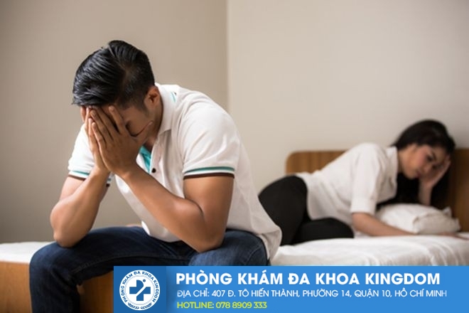 Đi nặng ra máu là bị gì? Có nguy hiểm không?
